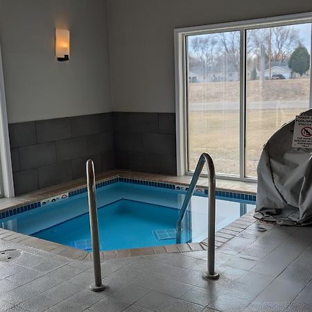 Country Inn & Suites By Radisson, Chippewa Falls, Wi Bagian luar foto