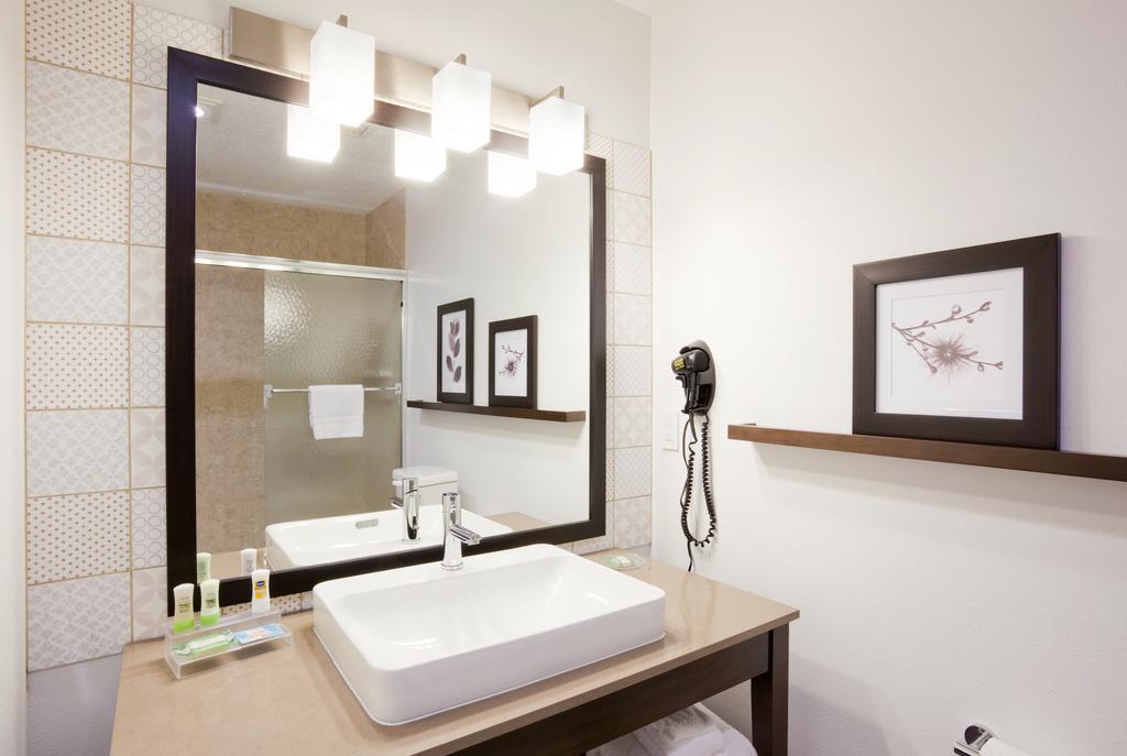 Country Inn & Suites By Radisson, Chippewa Falls, Wi Ruang foto