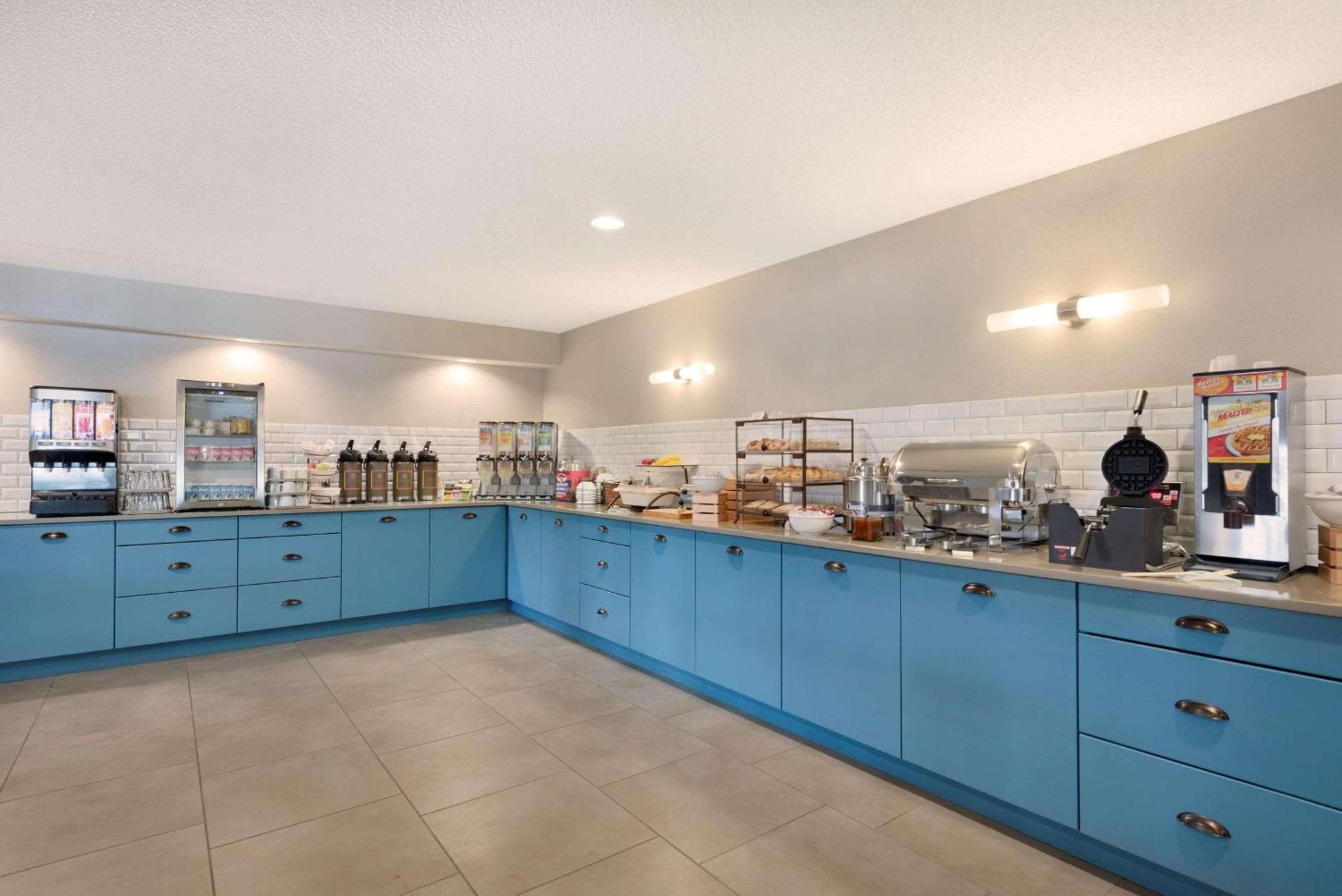Country Inn & Suites By Radisson, Chippewa Falls, Wi Bagian luar foto