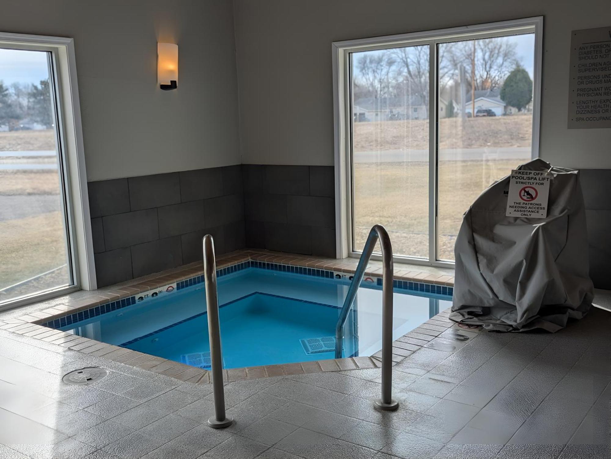Country Inn & Suites By Radisson, Chippewa Falls, Wi Bagian luar foto