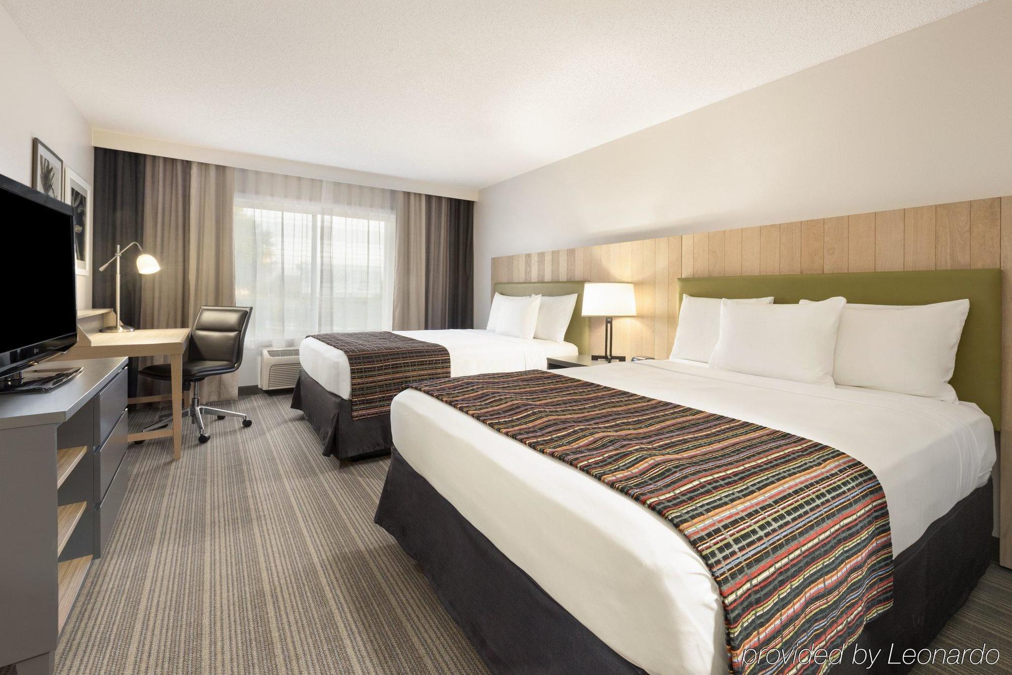 Country Inn & Suites By Radisson, Chippewa Falls, Wi Bagian luar foto