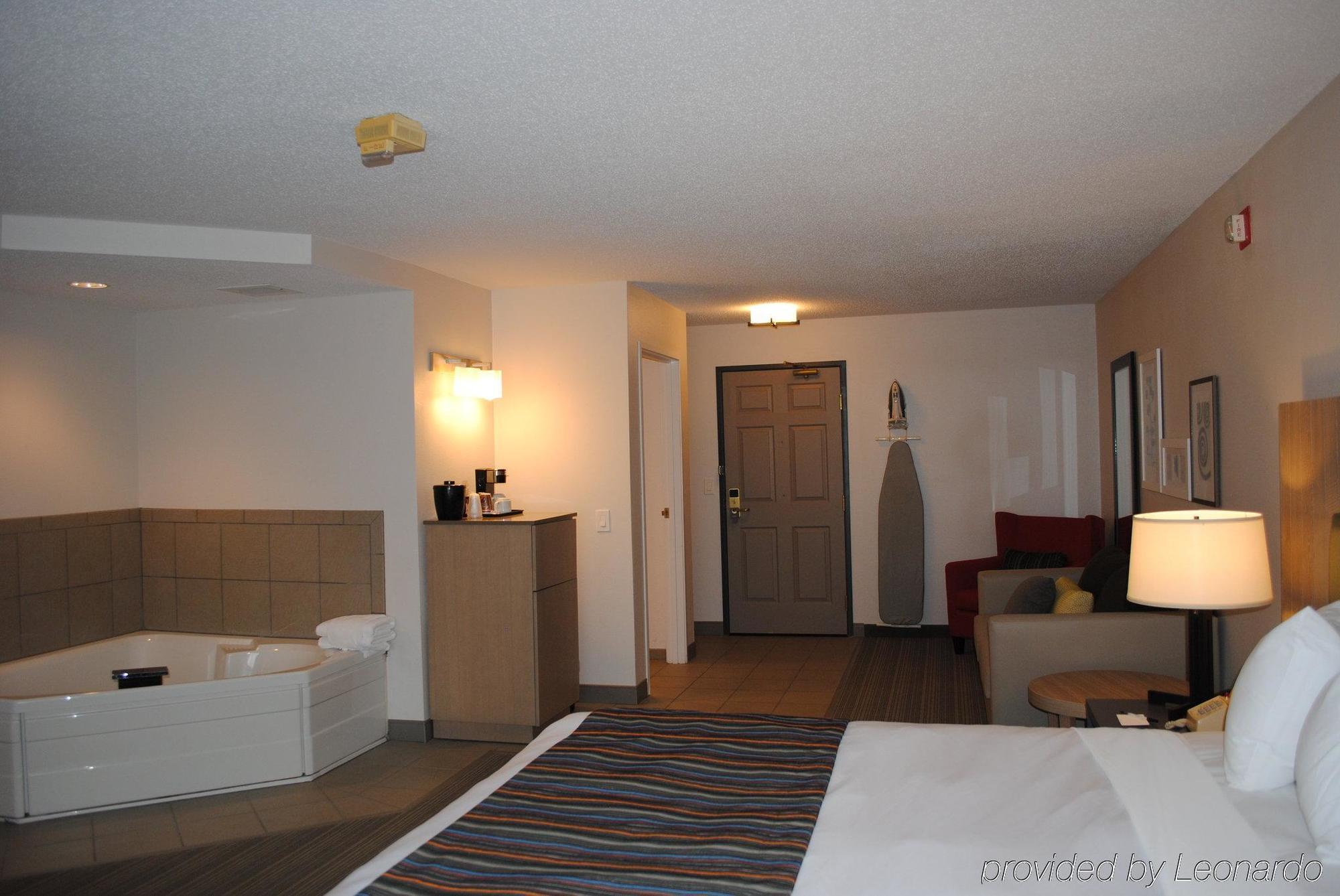 Country Inn & Suites By Radisson, Chippewa Falls, Wi Bagian luar foto