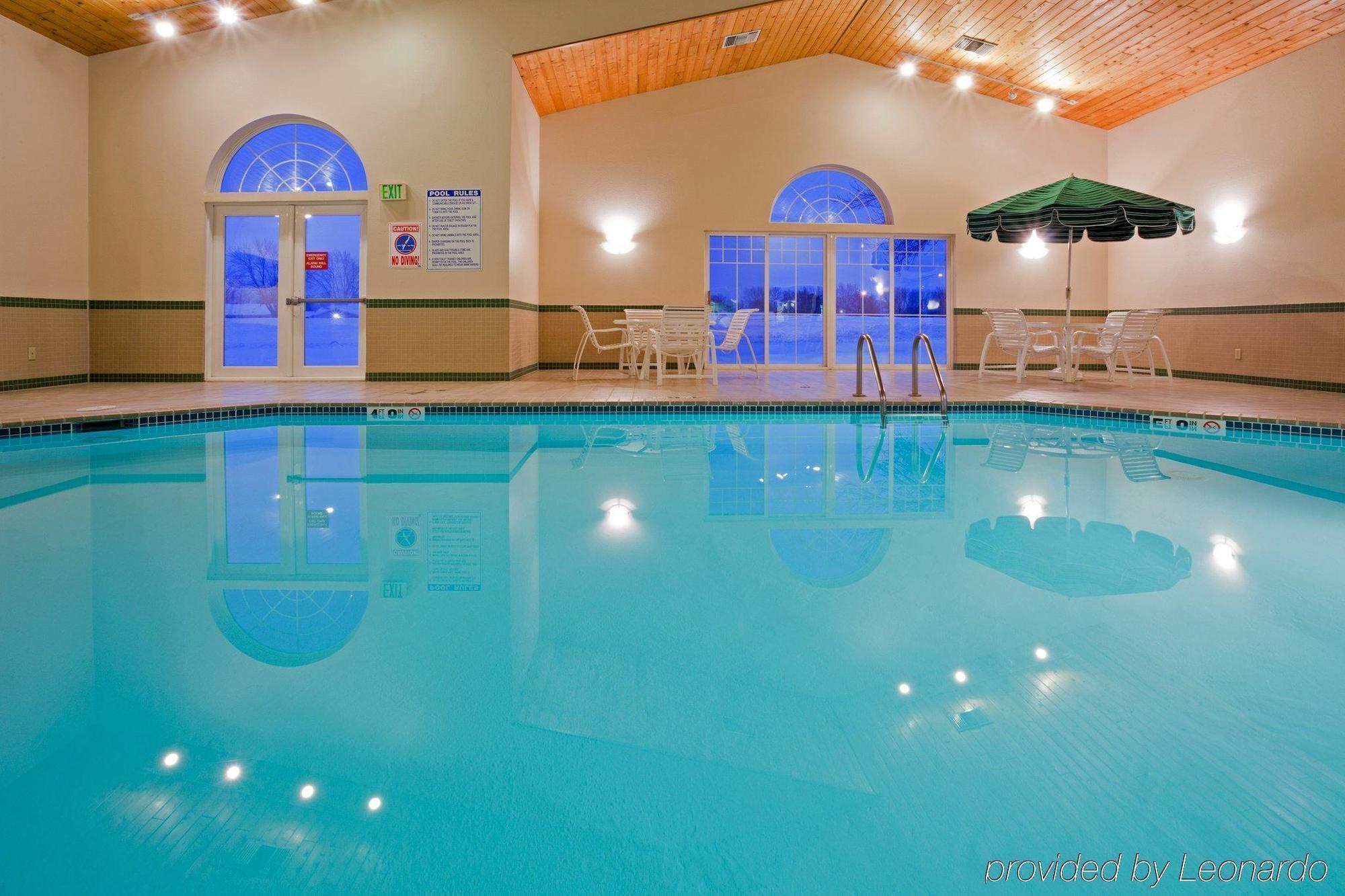 Country Inn & Suites By Radisson, Chippewa Falls, Wi Bagian luar foto